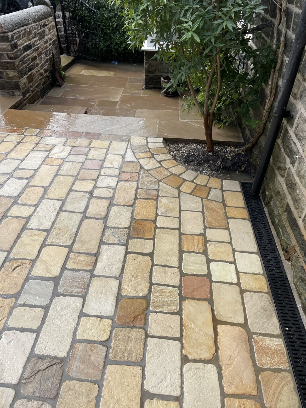 Sett paving curved edge detail
